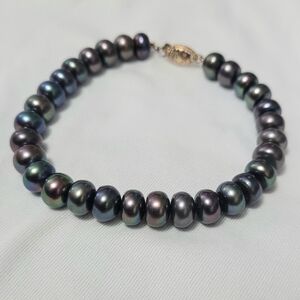 • pearl bracelet •